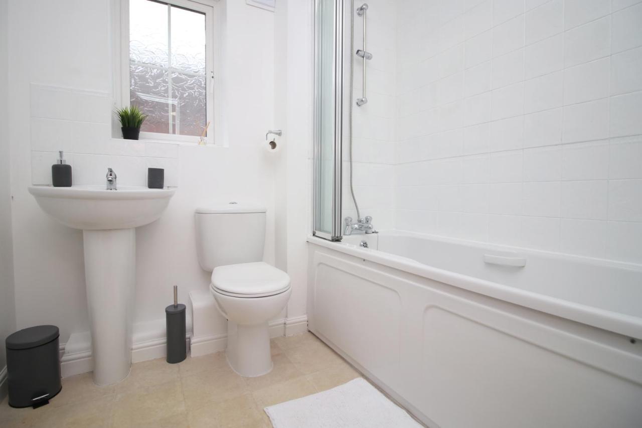 Delft - Spacious Home, High Speed Wi-Fi, Free Parking, Terrace Суиндон Экстерьер фото